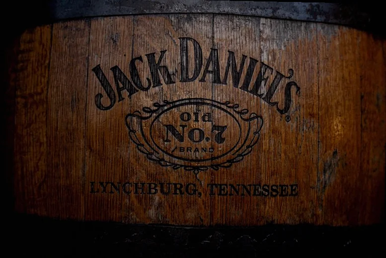 Акции Brown‑Forman рухнули на фоне срыва переговоров с Pernod Ricard
