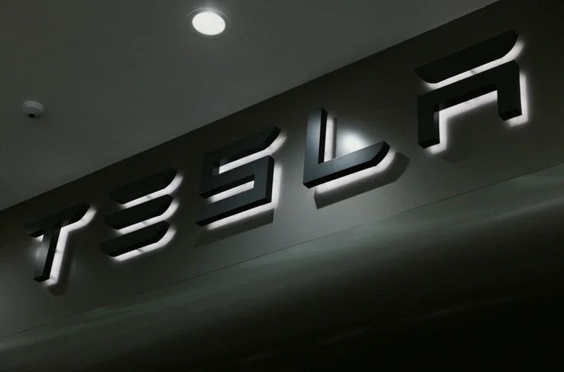 Tesla усиливает ставку на энергобизнес из‑за падения маржи авто