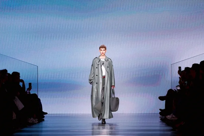 Giorgio Armani может продать 15% доли тремя пакетами трем компаниям