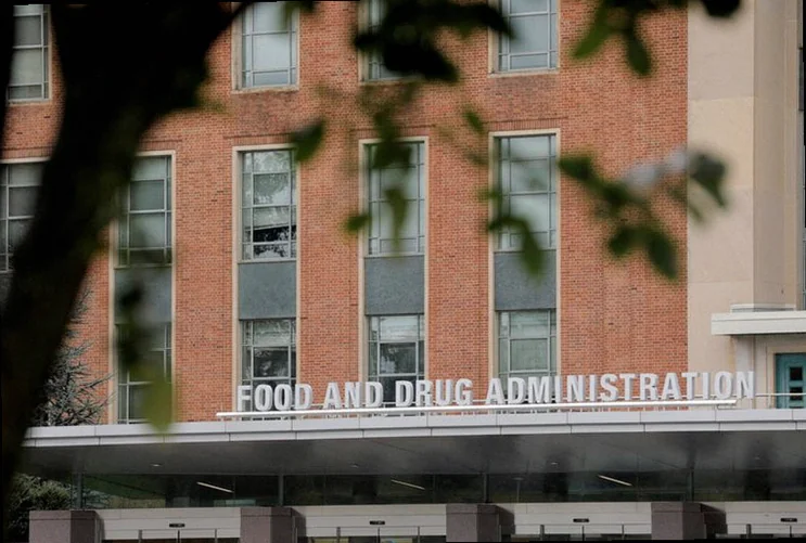 Советники FDA решат, обновлять ли вакцины от COVID к сезону 2026–2027 под XFG