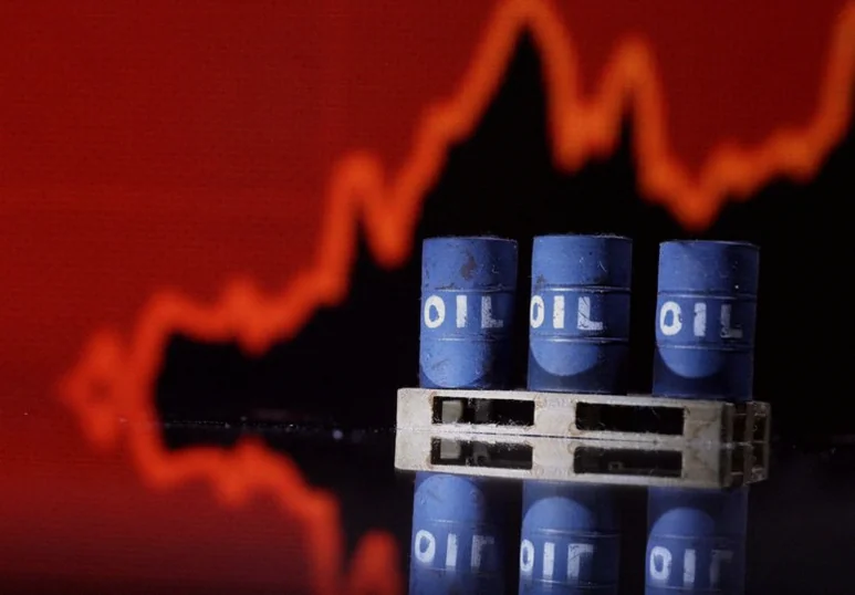 Нефтяные акции падают: Brent опускается ниже $100 и давит на рынок