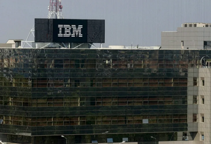 Акции IBM резко выросли на старте торгов: причины в квантовых и киберпроектах